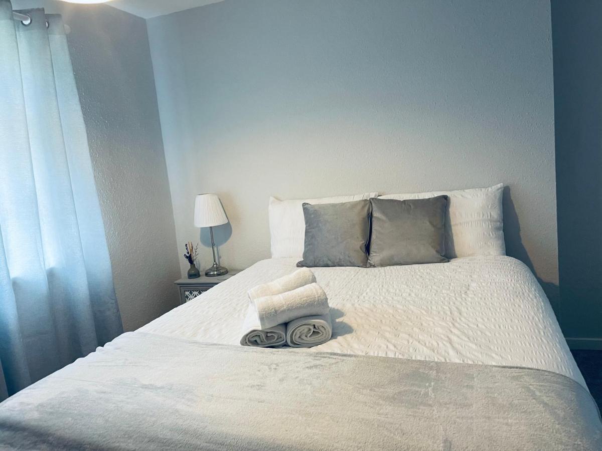II Comfortable Room, Shared House Almondsbury Exteriör bild